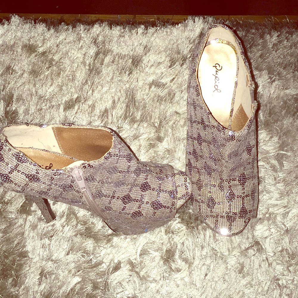 Sequence stilettos